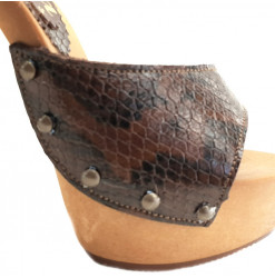 CLOGS WITH BROWN PYTHON UPPER