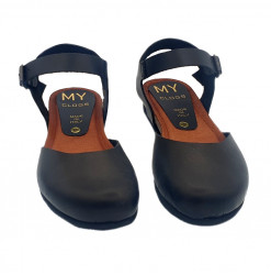 FLAT SANDALS BLACK IN LEATHER