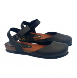 FLAT SANDALS BLACK IN LEATHER