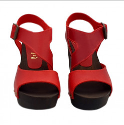 RED CLOGS IN LEATHER AND COMFY HEEL 9