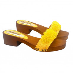 CLOGS WITH DOUBLE YELLOW BAND AND BEADS