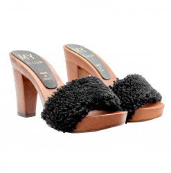 CLOGS WITH BLACK SHEARLING...