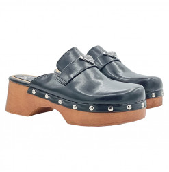 Closed Black Clogs with Comfortable Heel